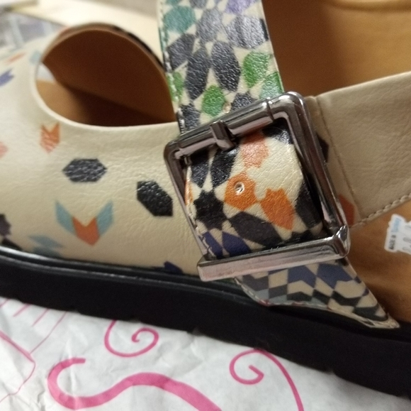 🆕Goby SandalsNEW🍀Size 11🍀New in box📦 fits to size,lovey neutral color print - Picture 8 of 16